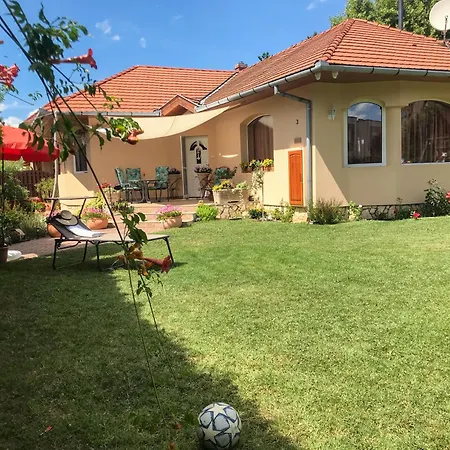 Case de vacanță Vitorlas 3 Balatonlelle